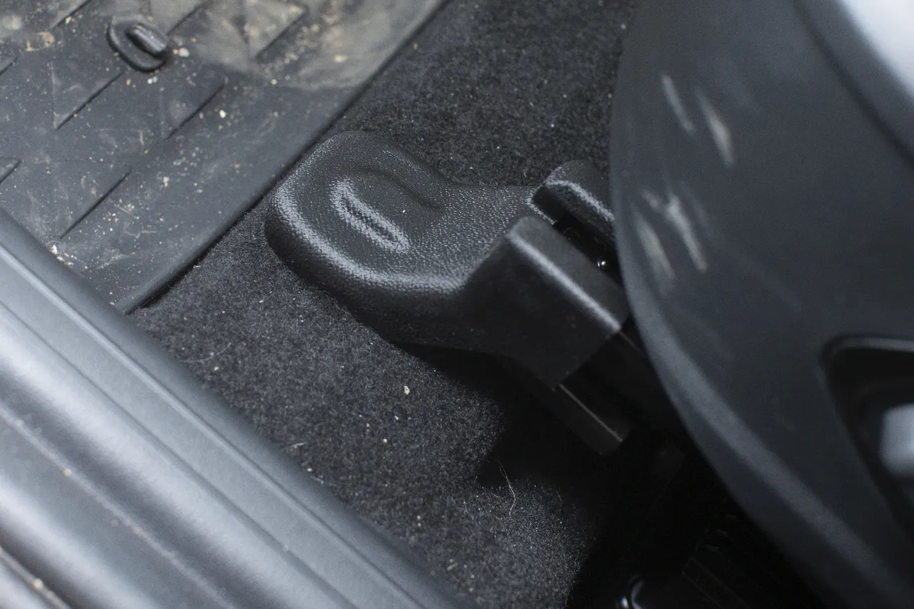 Накладки на направляющие сиденья для Hyundai Tucson NX4 (2021-)